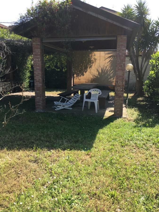 Casa Degli Zii Appartamento Letizia Luni Exterior foto